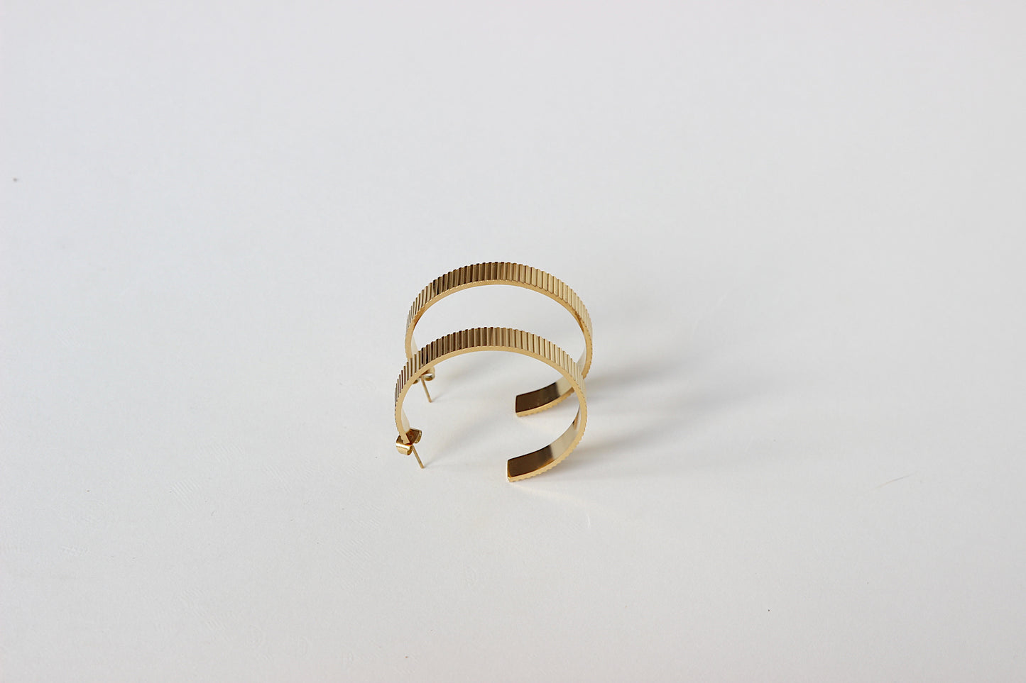 INES - Rib Hoop Earrings