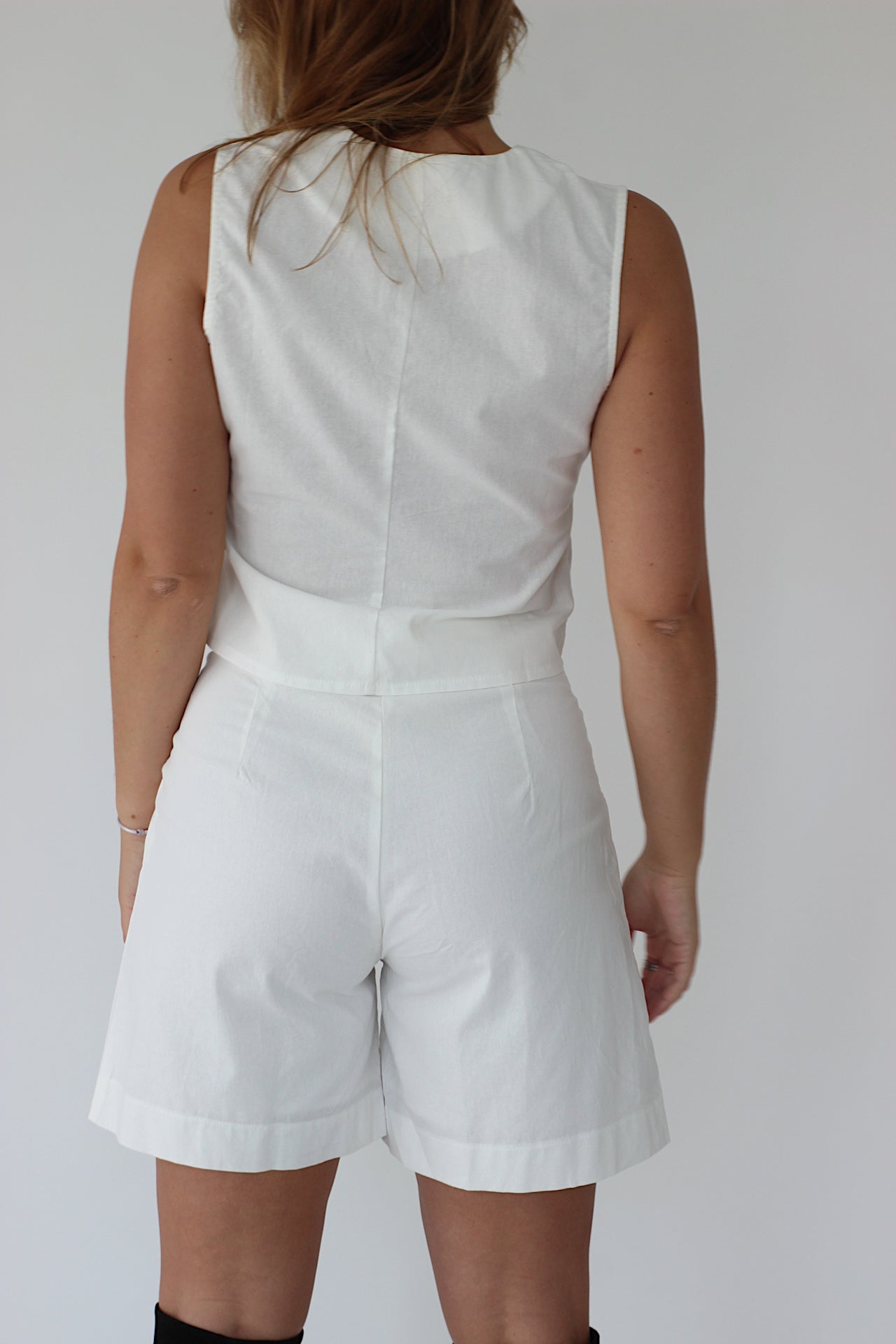 ZOYA - White Linen Blend Shorts