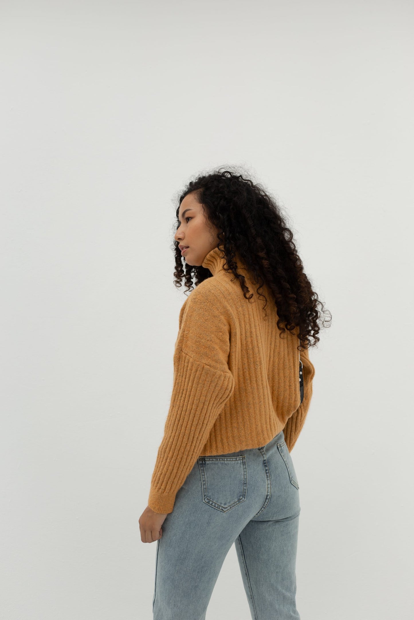 GIGI-TURTLENECK-SWEATER