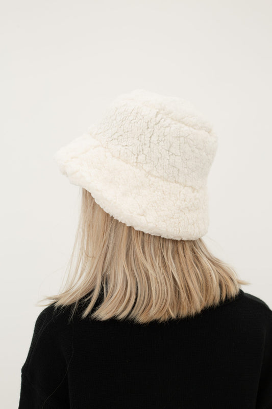MARIE – Teddy Bucket Hat