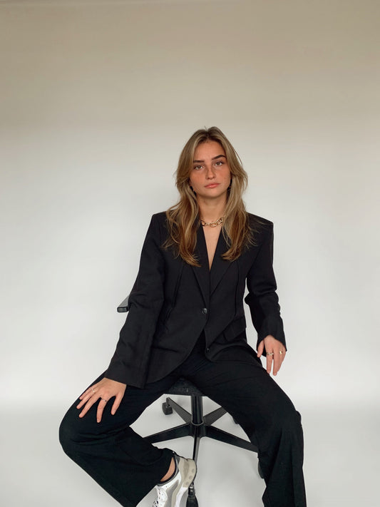 LEO – Black Oversized Blazer