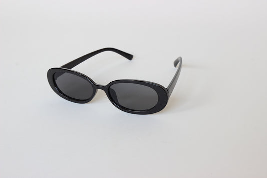 LEON – Black Vintage Oval Sunglasses