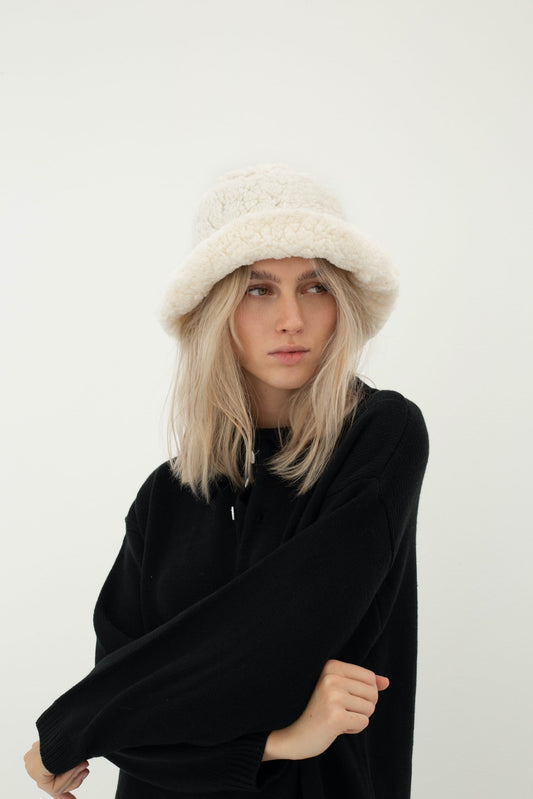 MARIE – Teddy Bucket Hat